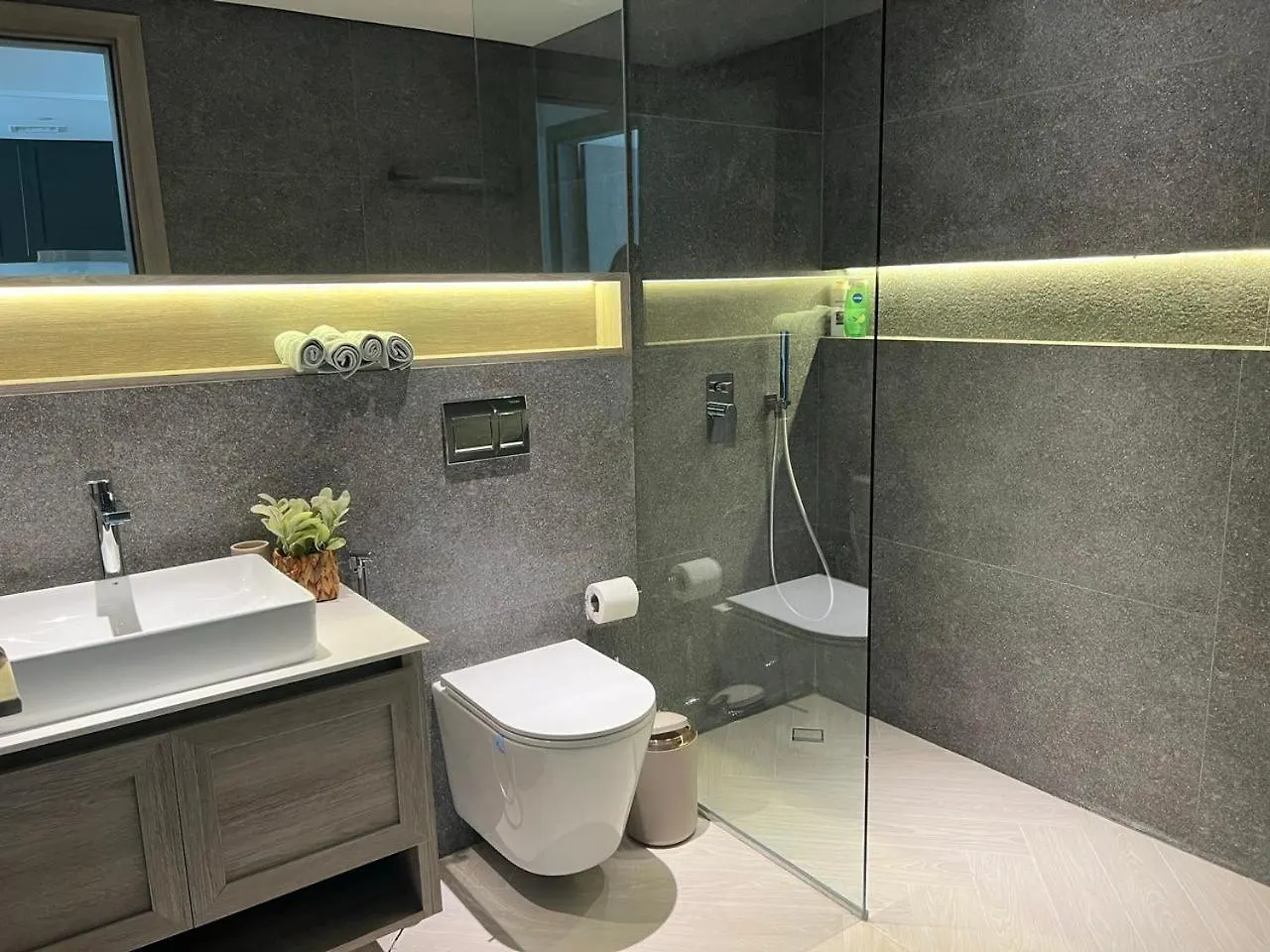 דובאי Brand New Luxury 1 Bedroom Apartment איחוד האמירויות הערביות