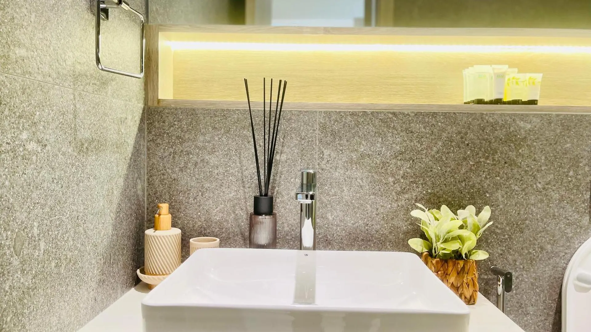 דובאי Brand New Luxury 1 Bedroom Apartment