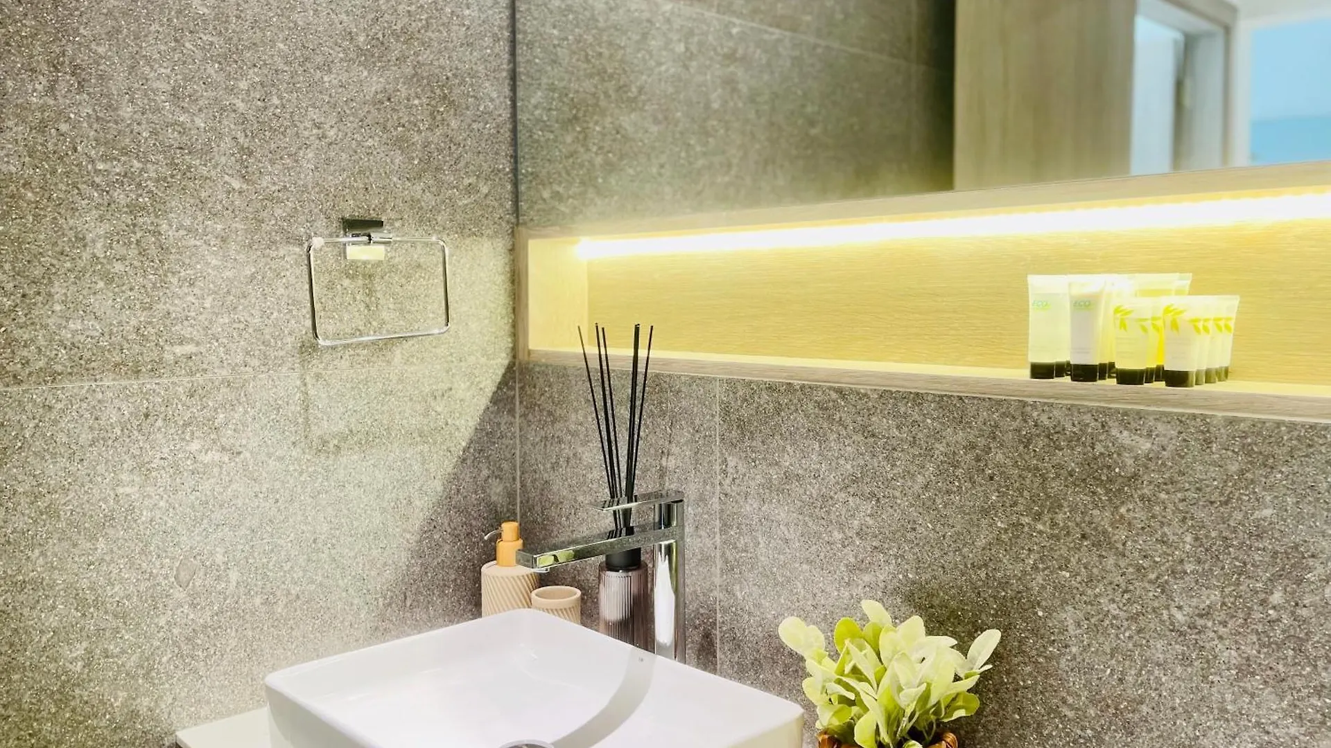 דובאי Brand New Luxury 1 Bedroom Apartment