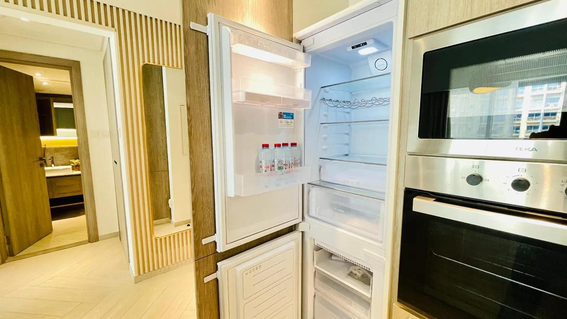 Brand New Luxury 1 Bedroom Apartment دبي 0*,
